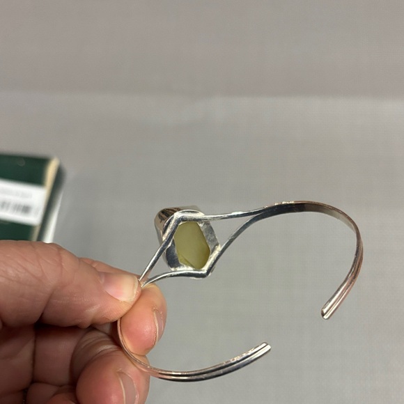 Manila’s Silver cuff Bracelet with raw citrine Stone NWT - Picture 3 of 8